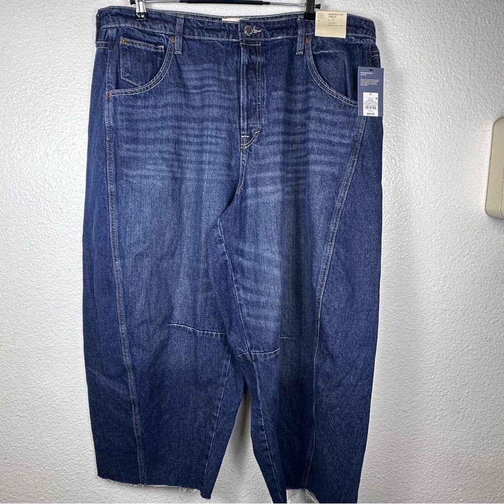 Universal Thread Women's High Rise Curved Leg Ankle Blue Denim 17R